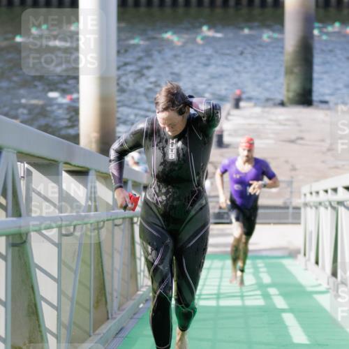 10.08.2025 - GEWOBA Citytriathlon Bremen H.Heesch http://msf.ph/oto/8546565 10.08.2025 10:18:44 Schwimmen 349, 376, 502 meine-sportfotos.de