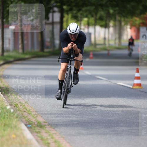 10.08.2025 - GEWOBA Citytriathlon Bremen Yannick Fuchs http://msf.ph/oto/8546566 10.08.2025 13:02:00 Radfahren 586, 731, 842, 923, 953, 964, 1011 meine-sportfotos.de