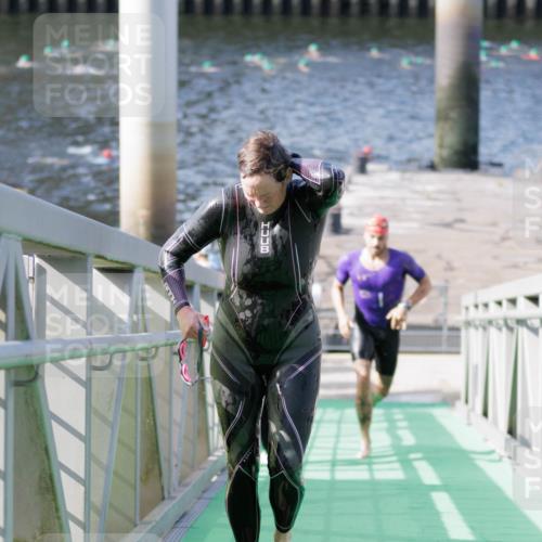 10.08.2025 - GEWOBA Citytriathlon Bremen H.Heesch http://msf.ph/oto/8546567 10.08.2025 10:18:44 Schwimmen 349, 376, 502 meine-sportfotos.de