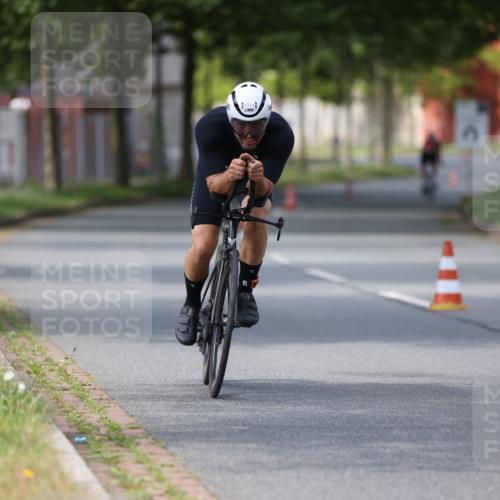 10.08.2025 - GEWOBA Citytriathlon Bremen Yannick Fuchs http://msf.ph/oto/8546571 10.08.2025 13:02:00 Radfahren 586, 731, 842, 923, 953, 964, 1011 meine-sportfotos.de