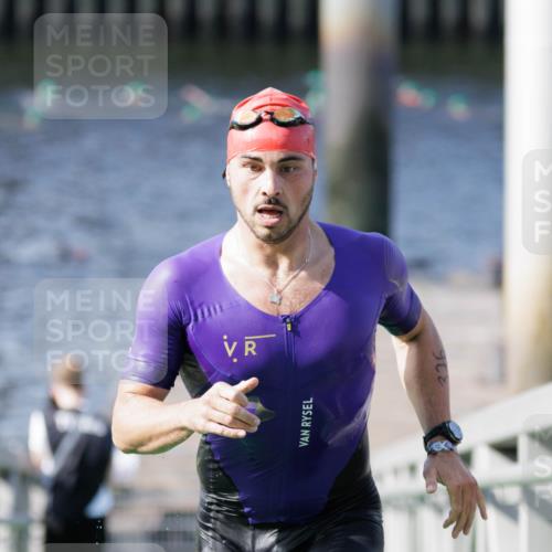 10.08.2025 - GEWOBA Citytriathlon Bremen H.Heesch http://msf.ph/oto/8546573 10.08.2025 10:18:48 Schwimmen 376, 502 meine-sportfotos.de