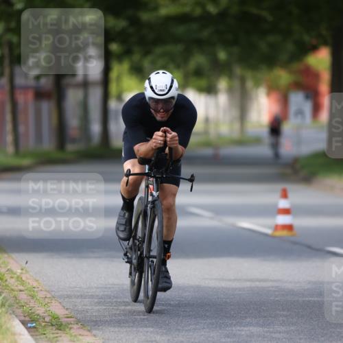 10.08.2025 - GEWOBA Citytriathlon Bremen Yannick Fuchs http://msf.ph/oto/8546574 10.08.2025 13:02:00 Radfahren 586, 731, 842, 923, 953, 964, 1011 meine-sportfotos.de