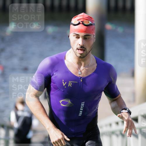 10.08.2025 - GEWOBA Citytriathlon Bremen H.Heesch http://msf.ph/oto/8546579 10.08.2025 10:18:48 Schwimmen 376, 502 meine-sportfotos.de