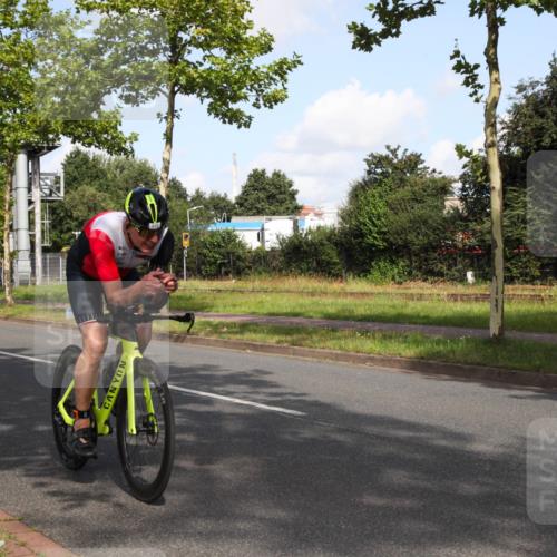 10.08.2025 - GEWOBA Citytriathlon Bremen Yannick Fuchs http://msf.ph/oto/8546580 10.08.2025 10:40:51 Radfahren 23, 67, 73, 139, 141, 237, 368, 431, 505 meine-sportfotos.de