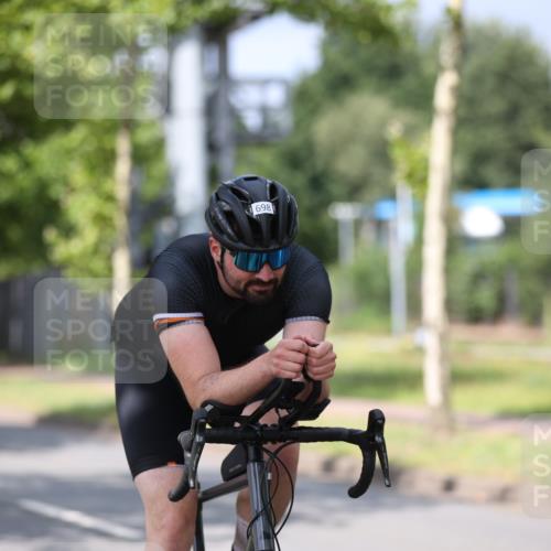 10.08.2025 - GEWOBA Citytriathlon Bremen Yannick Fuchs http://msf.ph/oto/8546583 10.08.2025 12:07:57 Radfahren 574, 609, 646, 660, 696, 698, 706, 721, 723, 879 meine-sportfotos.de