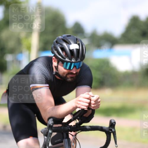 10.08.2025 - GEWOBA Citytriathlon Bremen Yannick Fuchs http://msf.ph/oto/8546587 10.08.2025 12:07:57 Radfahren 574, 609, 646, 660, 696, 698, 706, 721, 723, 879 meine-sportfotos.de