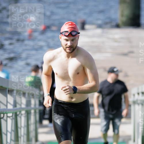 10.08.2025 - GEWOBA Citytriathlon Bremen H.Heesch http://msf.ph/oto/8546594 10.08.2025 10:18:54 Schwimmen 355, 376 meine-sportfotos.de