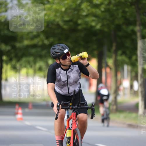 10.08.2025 - GEWOBA Citytriathlon Bremen Yannick Fuchs http://msf.ph/oto/8546601 10.08.2025 13:02:08 Radfahren 586, 731, 842, 964, 1011 meine-sportfotos.de