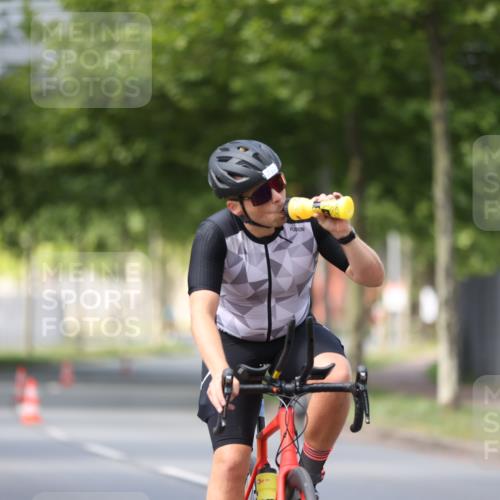 10.08.2025 - GEWOBA Citytriathlon Bremen Yannick Fuchs http://msf.ph/oto/8546606 10.08.2025 13:02:08 Radfahren 586, 731, 842, 964, 1011 meine-sportfotos.de