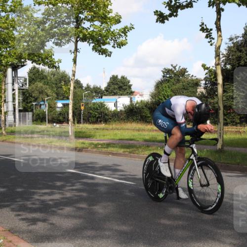 10.08.2025 - GEWOBA Citytriathlon Bremen Yannick Fuchs http://msf.ph/oto/8546609 10.08.2025 10:41:01 Radfahren 37, 67, 73, 139, 153, 203, 237, 369, 431 meine-sportfotos.de