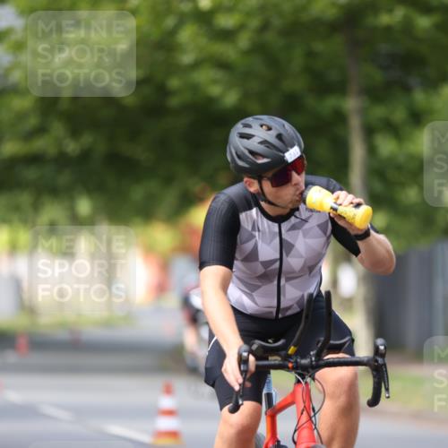 10.08.2025 - GEWOBA Citytriathlon Bremen Yannick Fuchs http://msf.ph/oto/8546611 10.08.2025 13:02:09 Radfahren 586, 731, 842, 1011 meine-sportfotos.de