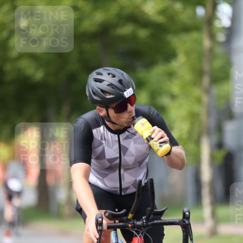 10.08.2025 - GEWOBA Citytriathlon Bremen Yannick Fuchs http://msf.ph/oto/8546615 10.08.2025 13:02:09 Radfahren 586, 731, 842, 1011 meine-sportfotos.de