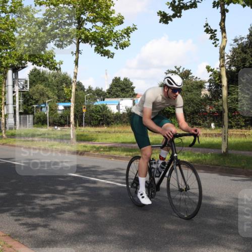 10.08.2025 - GEWOBA Citytriathlon Bremen Yannick Fuchs http://msf.ph/oto/8546617 10.08.2025 10:41:04 Radfahren 37, 73, 139, 153, 203, 237, 369, 431 meine-sportfotos.de