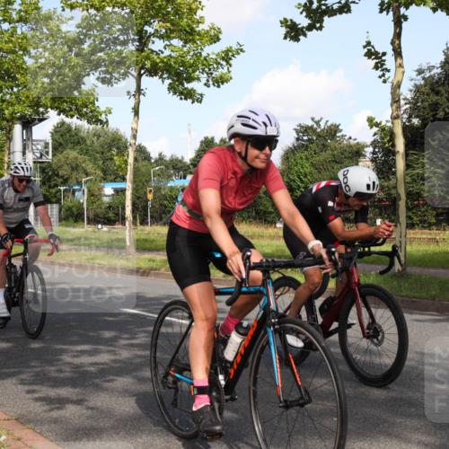 10.08.2025 - GEWOBA Citytriathlon Bremen Yannick Fuchs http://msf.ph/oto/8546624 10.08.2025 10:41:06 Radfahren 37, 73, 139, 153, 203, 237, 369 meine-sportfotos.de