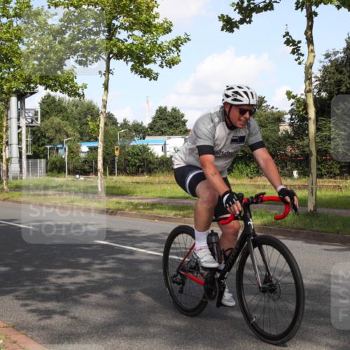 10.08.2025 - GEWOBA Citytriathlon Bremen Yannick Fuchs http://msf.ph/oto/8546633 10.08.2025 10:41:07 Radfahren 37, 73, 139, 153, 203, 237, 369 meine-sportfotos.de