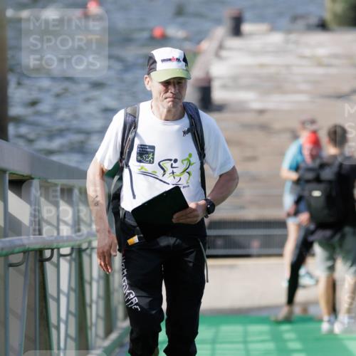 10.08.2025 - GEWOBA Citytriathlon Bremen H.Heesch http://msf.ph/oto/8546635 10.08.2025 10:19:18 Schwimmen 408 meine-sportfotos.de