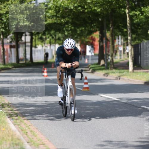 10.08.2025 - GEWOBA Citytriathlon Bremen Yannick Fuchs http://msf.ph/oto/8546645 10.08.2025 12:08:17 Radfahren 595, 661 meine-sportfotos.de