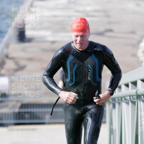 10.08.2025 - GEWOBA Citytriathlon Bremen H.Heesch http://msf.ph/oto/8546652 10.08.2025 10:19:26 Schwimmen 426 meine-sportfotos.de