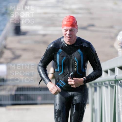 10.08.2025 - GEWOBA Citytriathlon Bremen H.Heesch http://msf.ph/oto/8546655 10.08.2025 10:19:26 Schwimmen 426 meine-sportfotos.de