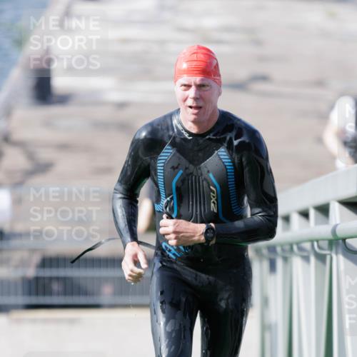 10.08.2025 - GEWOBA Citytriathlon Bremen H.Heesch http://msf.ph/oto/8546657 10.08.2025 10:19:26 Schwimmen 426 meine-sportfotos.de
