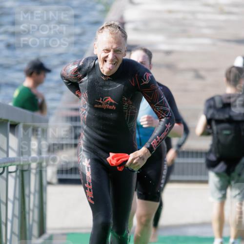 10.08.2025 - GEWOBA Citytriathlon Bremen H.Heesch http://msf.ph/oto/8546660 10.08.2025 10:19:40 Schwimmen 420, 434, 448 meine-sportfotos.de