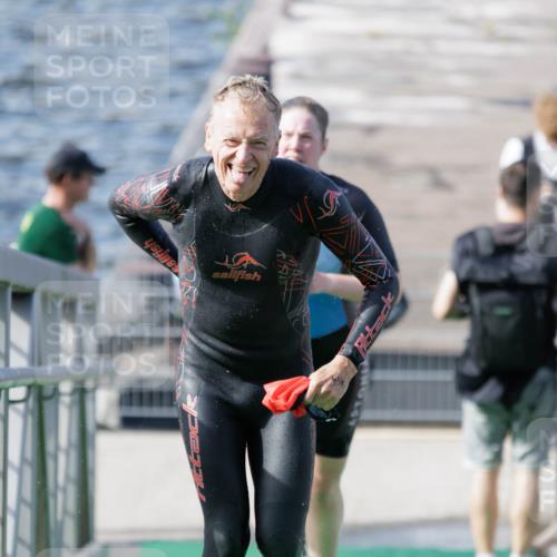 10.08.2025 - GEWOBA Citytriathlon Bremen H.Heesch http://msf.ph/oto/8546663 10.08.2025 10:19:40 Schwimmen 420, 434, 448 meine-sportfotos.de