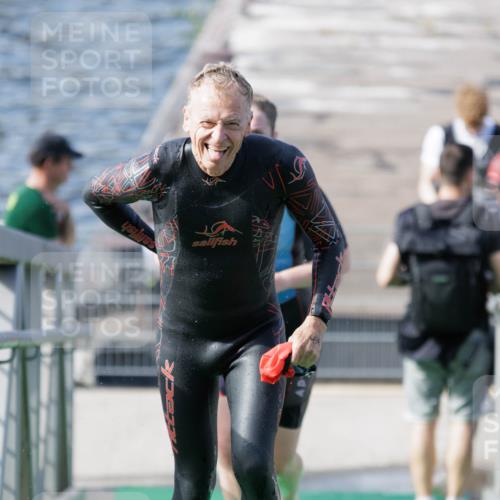10.08.2025 - GEWOBA Citytriathlon Bremen H.Heesch http://msf.ph/oto/8546665 10.08.2025 10:19:40 Schwimmen 420, 434, 448 meine-sportfotos.de