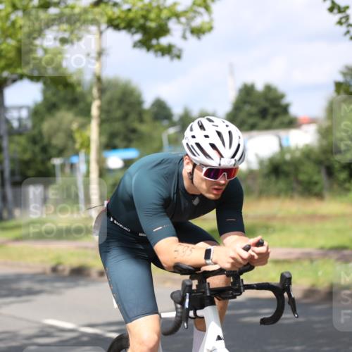 10.08.2025 - GEWOBA Citytriathlon Bremen Yannick Fuchs http://msf.ph/oto/8546667 10.08.2025 12:08:18 Radfahren 595, 661 meine-sportfotos.de