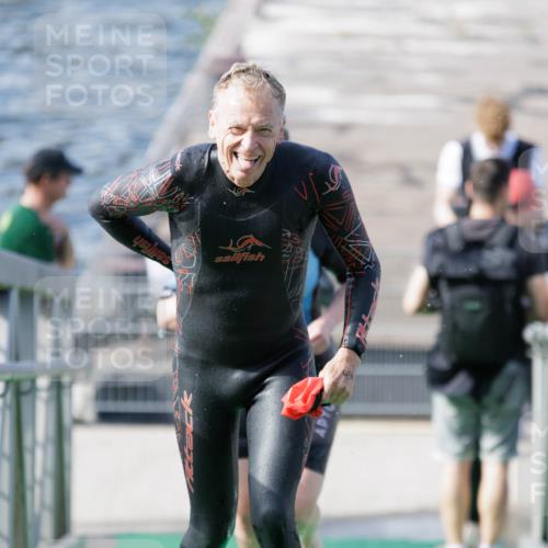 10.08.2025 - GEWOBA Citytriathlon Bremen H.Heesch http://msf.ph/oto/8546669 10.08.2025 10:19:40 Schwimmen 420, 434, 448 meine-sportfotos.de