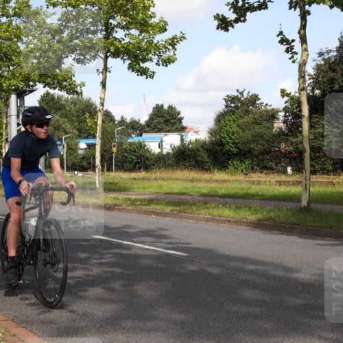10.08.2025 - GEWOBA Citytriathlon Bremen Yannick Fuchs http://msf.ph/oto/8546670 10.08.2025 10:41:30 Radfahren 15, 191, 195, 484 meine-sportfotos.de