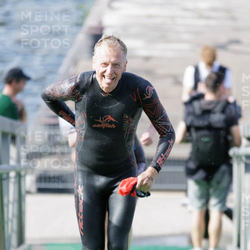 10.08.2025 - GEWOBA Citytriathlon Bremen H.Heesch http://msf.ph/oto/8546671 10.08.2025 10:19:40 Schwimmen 420, 434, 448 meine-sportfotos.de