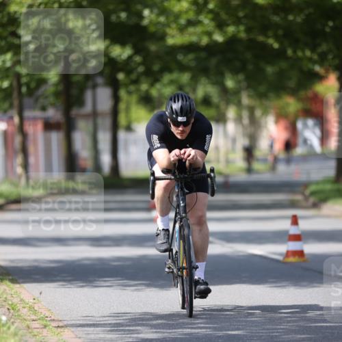 10.08.2025 - GEWOBA Citytriathlon Bremen Yannick Fuchs http://msf.ph/oto/8546673 10.08.2025 13:02:27 Radfahren 607, 647, 771, 955 meine-sportfotos.de