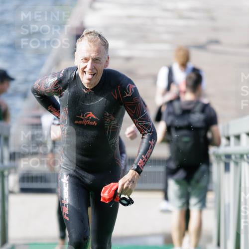 10.08.2025 - GEWOBA Citytriathlon Bremen H.Heesch http://msf.ph/oto/8546674 10.08.2025 10:19:40 Schwimmen 420, 434, 448 meine-sportfotos.de