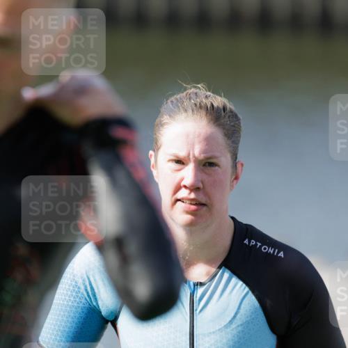 10.08.2025 - GEWOBA Citytriathlon Bremen H.Heesch http://msf.ph/oto/8546677 10.08.2025 10:19:45 Schwimmen 384, 420, 434, 448, 466 meine-sportfotos.de