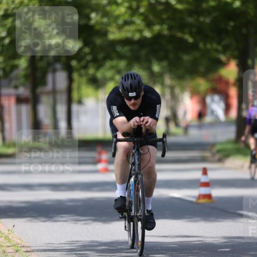 10.08.2025 - GEWOBA Citytriathlon Bremen Yannick Fuchs http://msf.ph/oto/8546679 10.08.2025 13:02:27 Radfahren 607, 647, 771, 955 meine-sportfotos.de