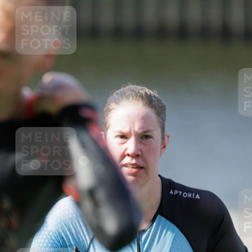 10.08.2025 - GEWOBA Citytriathlon Bremen H.Heesch http://msf.ph/oto/8546681 10.08.2025 10:19:45 Schwimmen 384, 420, 434, 448, 466 meine-sportfotos.de