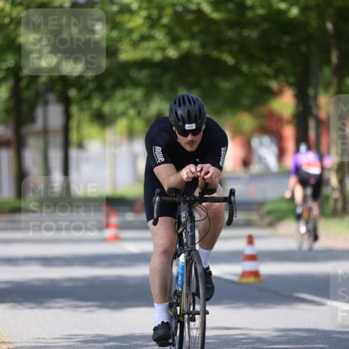 10.08.2025 - GEWOBA Citytriathlon Bremen Yannick Fuchs http://msf.ph/oto/8546683 10.08.2025 13:02:27 Radfahren 607, 647, 771, 955 meine-sportfotos.de