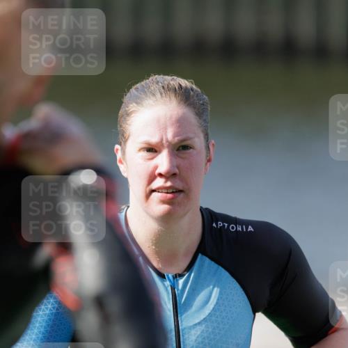 10.08.2025 - GEWOBA Citytriathlon Bremen H.Heesch http://msf.ph/oto/8546687 10.08.2025 10:19:46 Schwimmen 384, 420, 434, 448, 466 meine-sportfotos.de