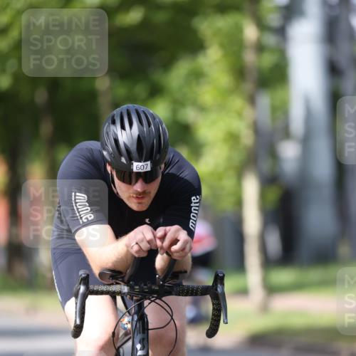 10.08.2025 - GEWOBA Citytriathlon Bremen Yannick Fuchs http://msf.ph/oto/8546696 10.08.2025 13:02:28 Radfahren 607, 647, 771, 955 meine-sportfotos.de