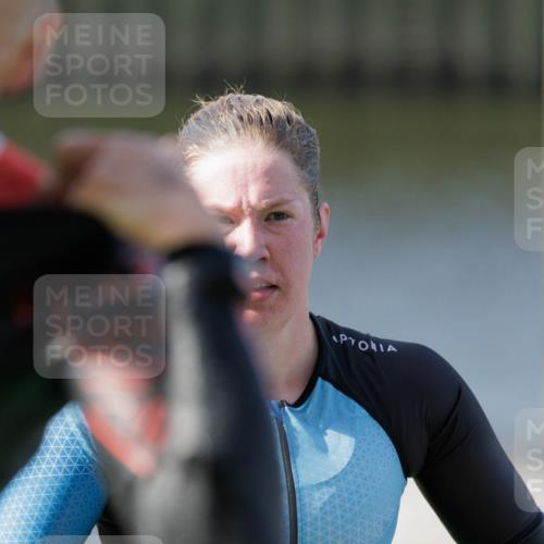 10.08.2025 - GEWOBA Citytriathlon Bremen H.Heesch http://msf.ph/oto/8546702 10.08.2025 10:19:46 Schwimmen 384, 420, 434, 448, 466 meine-sportfotos.de