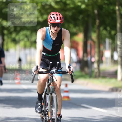 10.08.2025 - GEWOBA Citytriathlon Bremen Yannick Fuchs http://msf.ph/oto/8546720 10.08.2025 13:02:39 Radfahren 607, 647, 661, 712, 911, 955 meine-sportfotos.de