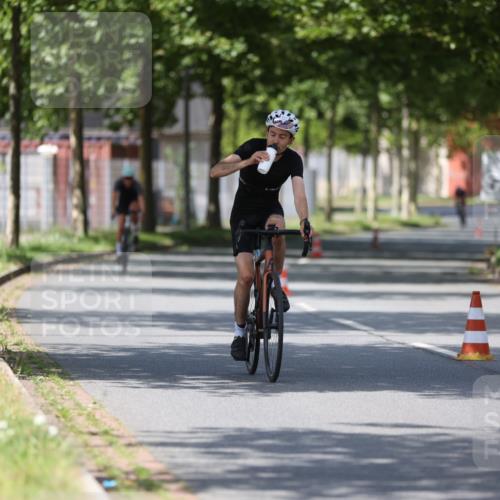 10.08.2025 - GEWOBA Citytriathlon Bremen Yannick Fuchs http://msf.ph/oto/8546747 10.08.2025 13:02:43 Radfahren 647, 661, 712, 911, 955 meine-sportfotos.de