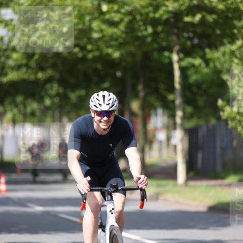 10.08.2025 - GEWOBA Citytriathlon Bremen Yannick Fuchs http://msf.ph/oto/8546753 10.08.2025 12:08:30 Radfahren 595, 597, 603, 608, 661, 672, 677, 737, 797 meine-sportfotos.de