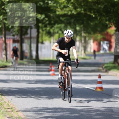10.08.2025 - GEWOBA Citytriathlon Bremen Yannick Fuchs http://msf.ph/oto/8546755 10.08.2025 13:02:43 Radfahren 647, 661, 712, 911, 955 meine-sportfotos.de