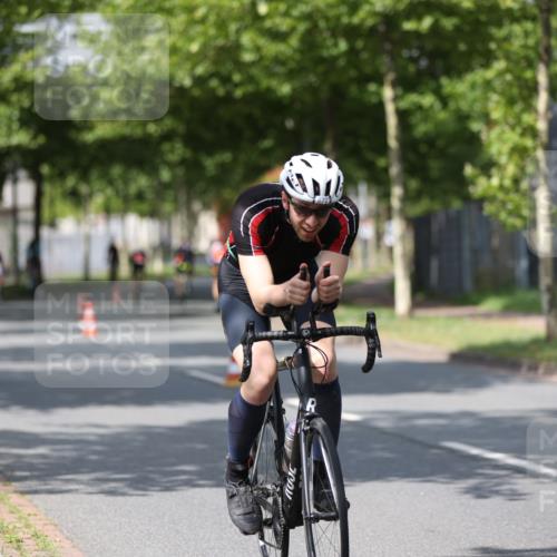 10.08.2025 - GEWOBA Citytriathlon Bremen Yannick Fuchs http://msf.ph/oto/8546760 10.08.2025 12:08:31 Radfahren 595, 597, 603, 608, 661, 672, 677, 737, 797 meine-sportfotos.de