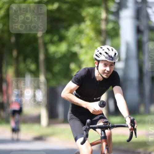 10.08.2025 - GEWOBA Citytriathlon Bremen Yannick Fuchs http://msf.ph/oto/8546761 10.08.2025 13:02:44 Radfahren 647, 661, 712, 911, 955, 1020 meine-sportfotos.de