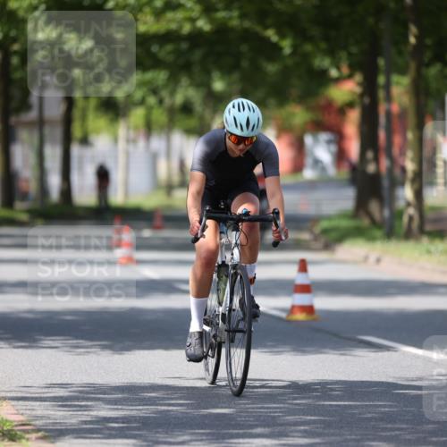 10.08.2025 - GEWOBA Citytriathlon Bremen Yannick Fuchs http://msf.ph/oto/8546778 10.08.2025 13:02:47 Radfahren 647, 661, 712, 911, 955, 1020 meine-sportfotos.de