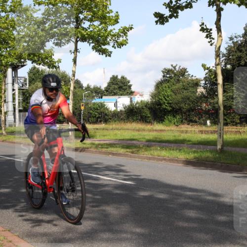 10.08.2025 - GEWOBA Citytriathlon Bremen Yannick Fuchs http://msf.ph/oto/8546782 10.08.2025 10:43:16 Radfahren 27, 51, 149, 361, 415 meine-sportfotos.de