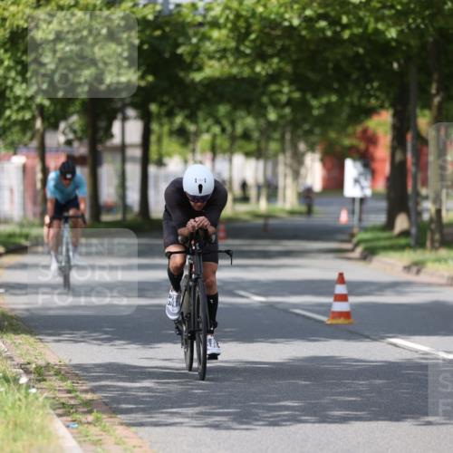 10.08.2025 - GEWOBA Citytriathlon Bremen Yannick Fuchs http://msf.ph/oto/8546792 10.08.2025 12:08:36 Radfahren 597, 603, 608, 661, 672, 677, 737, 797, 883 meine-sportfotos.de
