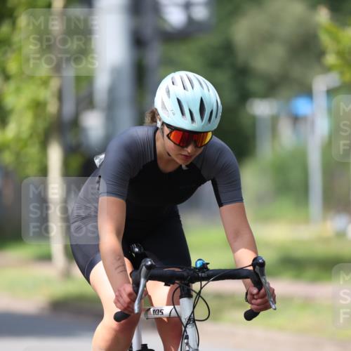 10.08.2025 - GEWOBA Citytriathlon Bremen Yannick Fuchs http://msf.ph/oto/8546793 10.08.2025 13:02:48 Radfahren 647, 661, 712, 911, 955, 1020 meine-sportfotos.de